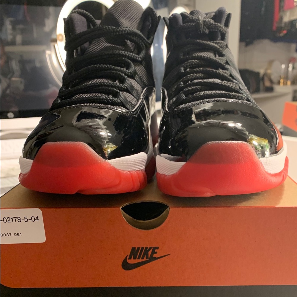 Nike air Jordan’s retro bred 11s men’s size 9